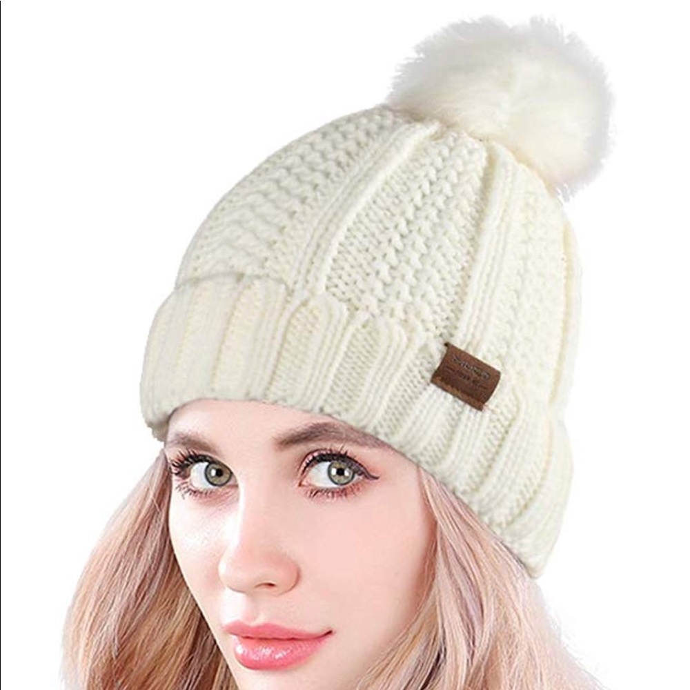 Pom pom beanie hat